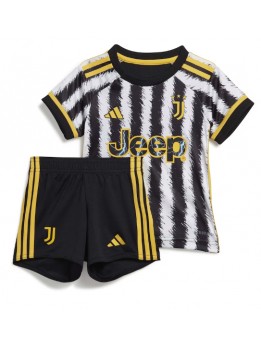 Otroški Nogometna dresi replika Juventus Domači 2023-24 Kratek rokav (+ hlače)